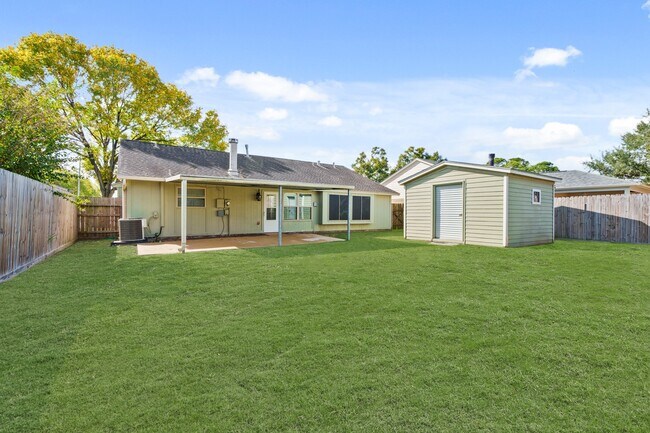 Building Photo - 3877 Pecan Cir