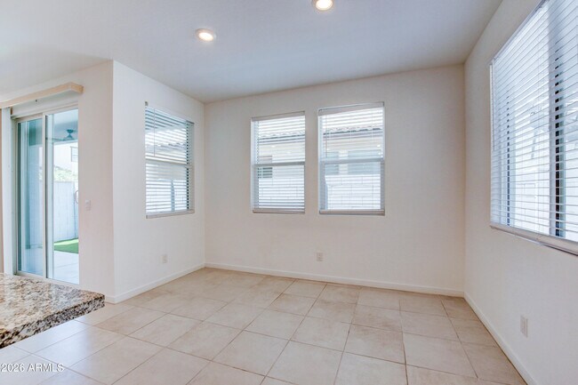 Building Photo - 9902 E Tamery Ave