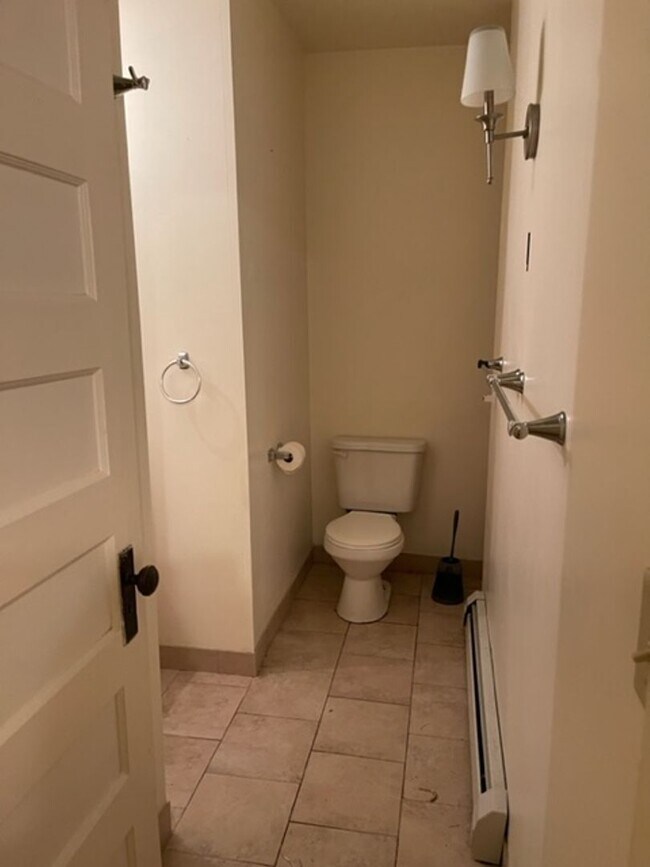 Building Photo - 31 Orchard St