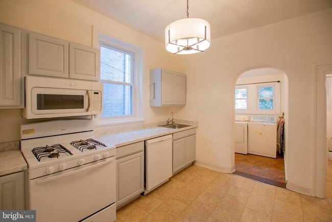 Building Photo - 2039 N Gratz St