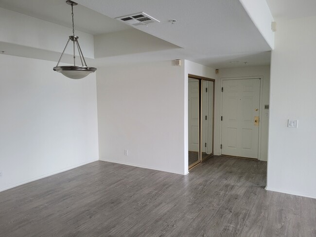 Building Photo - 100 S Hayworth Ave