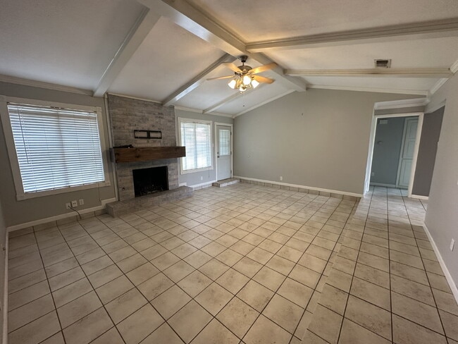 Building Photo - Spacious 3/2 in Central Lubbock!