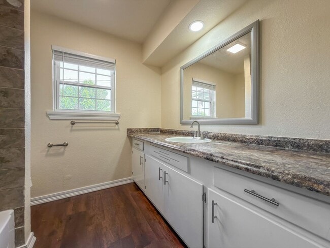 Building Photo - Fully Remodeled 3 Bed, 2 Bath Home in Fort...