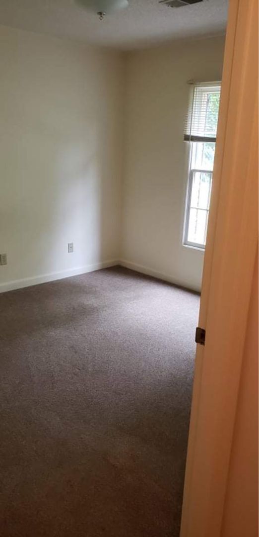 Building Photo - 3 Bedroom/2 Bath one level unit  ?  Kingsp...