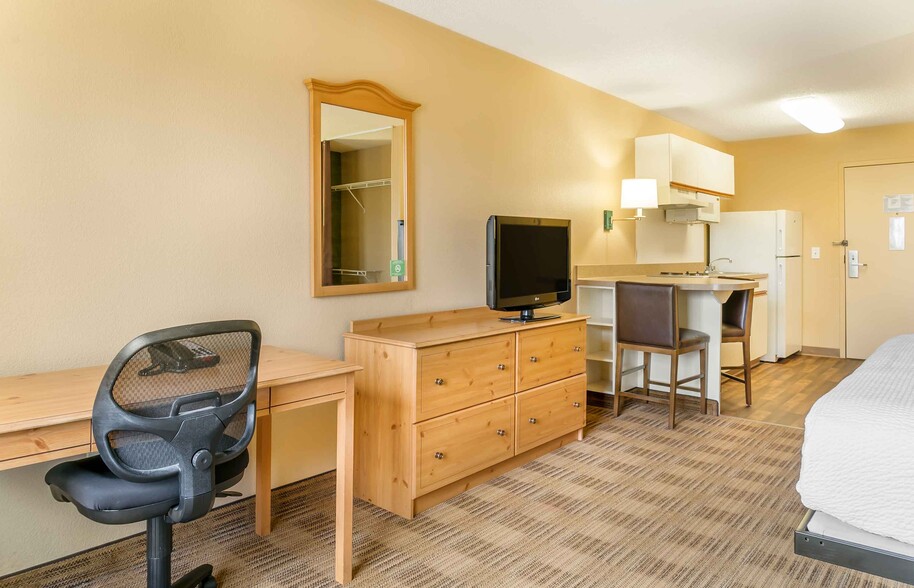 Building Photo - Furnished Studio-Detroit - Auburn Hills - ...