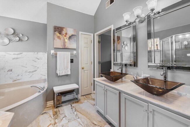 Building Photo - 7911 Pinefrost Ln