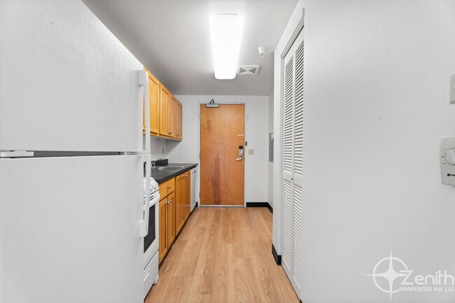 Building Photo - 701 Columbia St