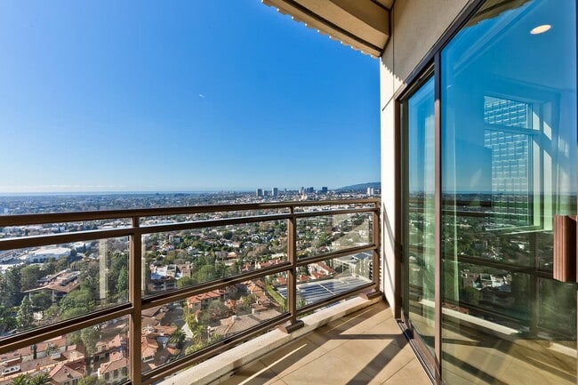 Building Photo - 1 W Century Dr