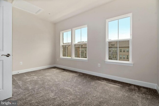 Building Photo - 289 Phoenix Dr
