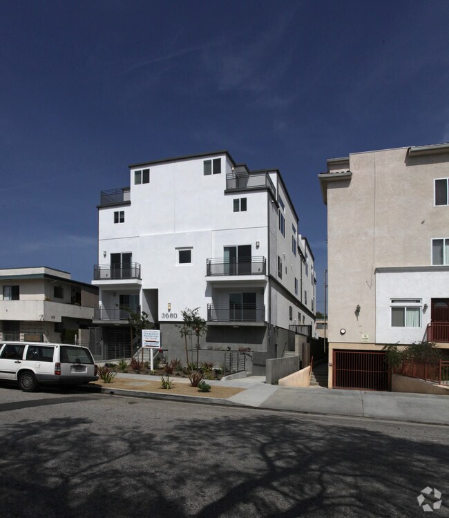 Primary Photo - 3680 Keystone Ave