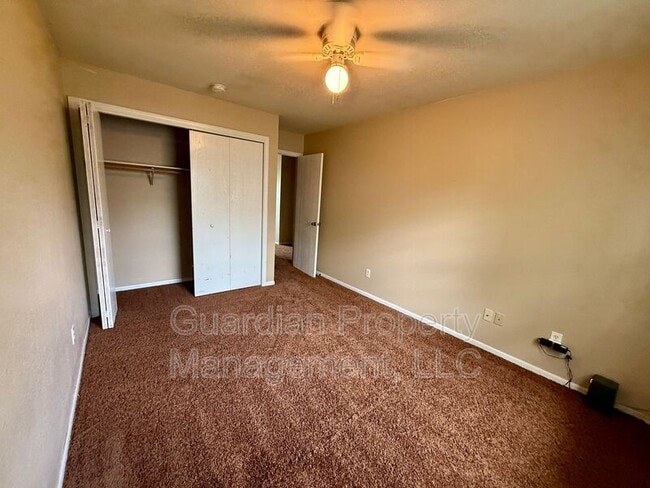 Building Photo - 515 W 11th St