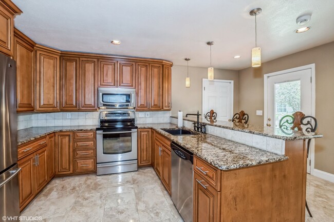 Building Photo - Spacious Cottage in College Park