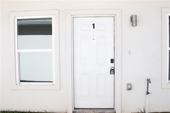 Building Photo - 16 Angelina Dr