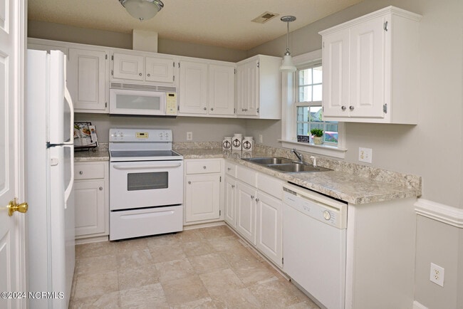 Building Photo - 2008 Penncross Dr