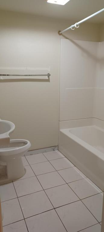 Building Photo - 6827 NE Glisan St