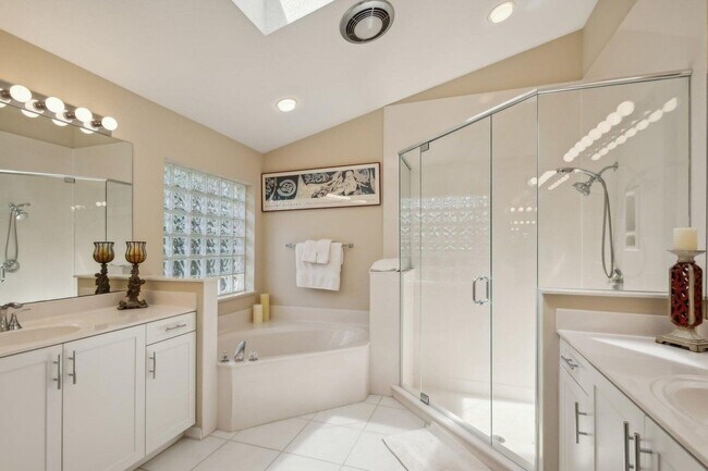 Building Photo - 16481 Riverwind Dr