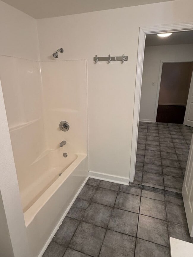 Building Photo - 2BD Shotgun w/ Private Backyard and Laundry