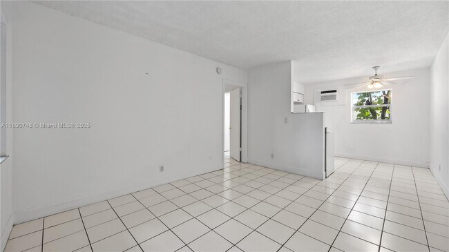 Primary Photo - 400 SE 31st St