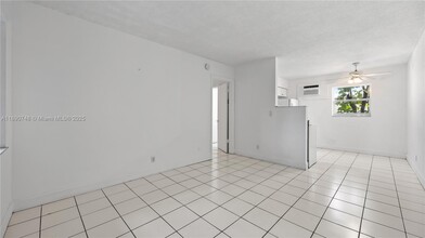 Building Photo - 400 SE 31st St