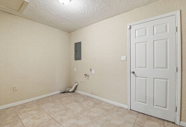 Building Photo - 9052 Zapata Way