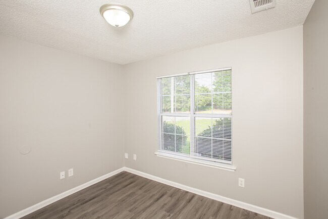 Building Photo - Charming 3-Bedroom with Spacious Backyard