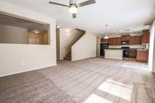 Building Photo - Charming 4 Bedroom Home in Gated Community with Community Pool & Courtyard Entry!