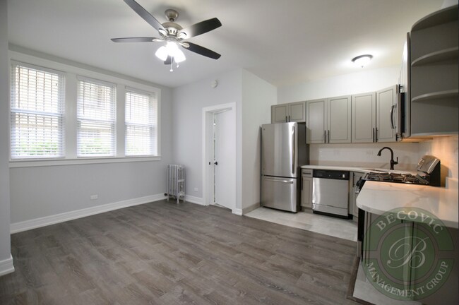 Primary Photo - 1522 W Sherwin Ave