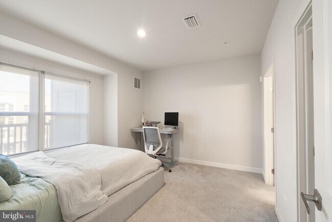 Building Photo - 46294 Mount Milstead Ter