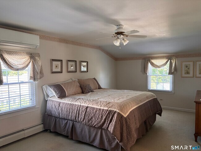 Building Photo - 7 Nehantic Dr