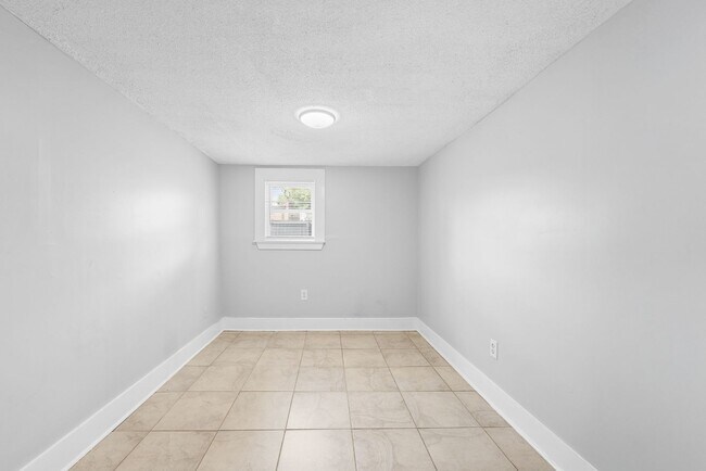 Building Photo - 112 E Anderson St