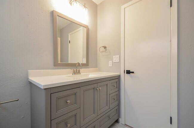 Building Photo - 48 Artesia