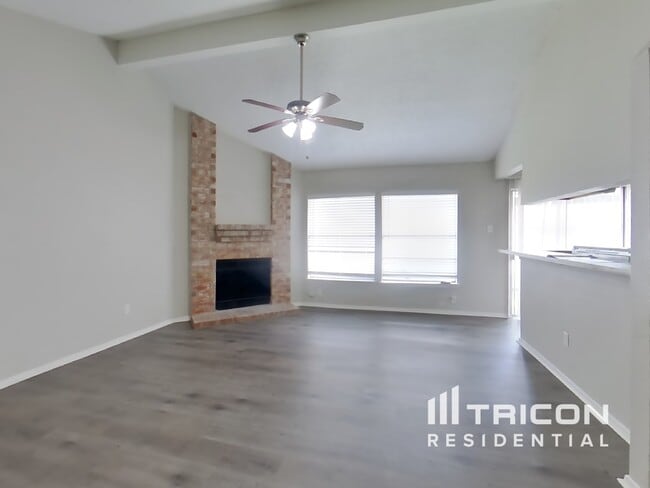 Building Photo - 4700 Greenwood Dr