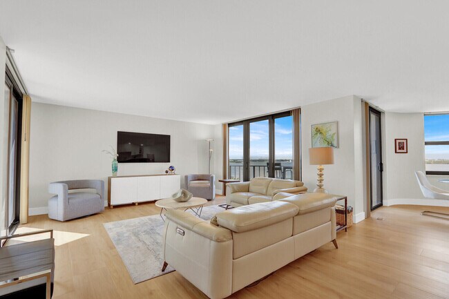 Building Photo - 5420 N Ocean Dr