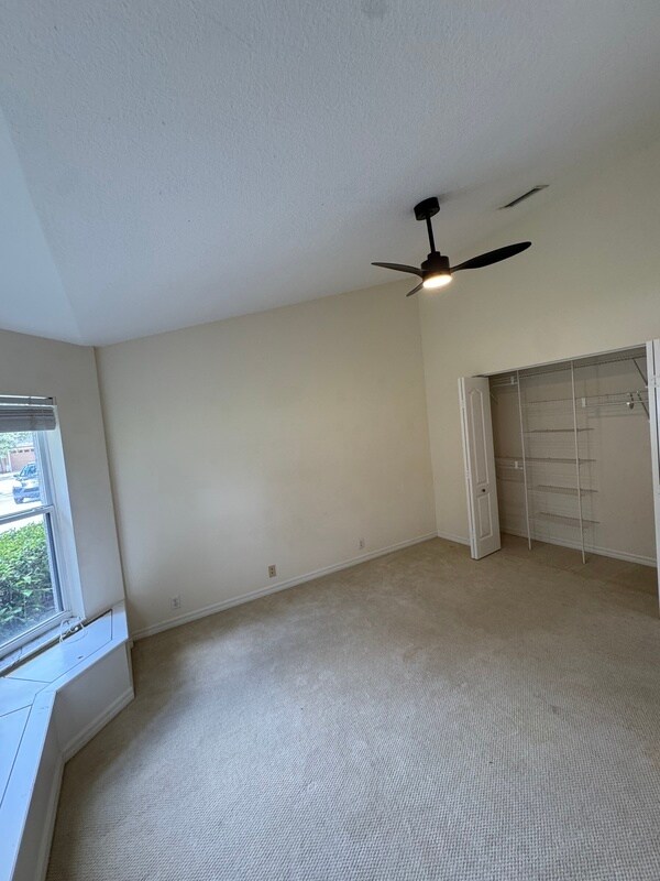 Building Photo - 10084 Cherry Hills Ave Cir