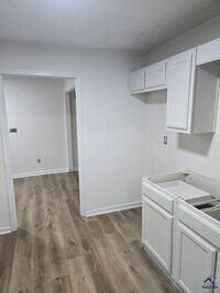 Building Photo - 4685 Pine Valley Dr