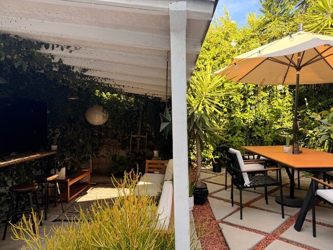 Building Photo - 957 N Avenue 49