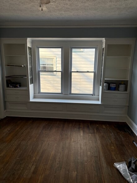 Building Photo - 1324 W 108th St