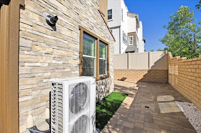 Building Photo - 28 Hideaway Loop