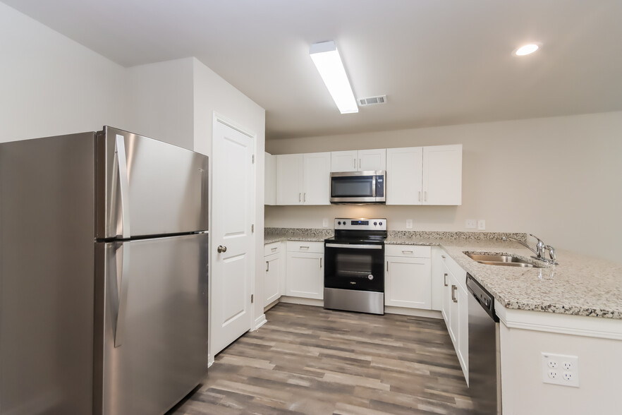 Building Photo - 15606 Briar Forest Dr