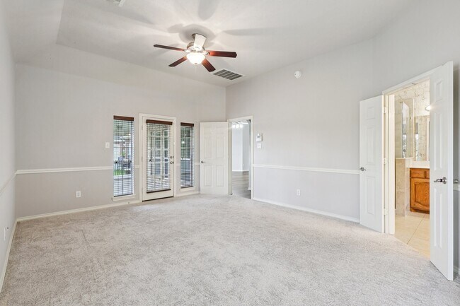Building Photo - 10206 Pine Flats Dr