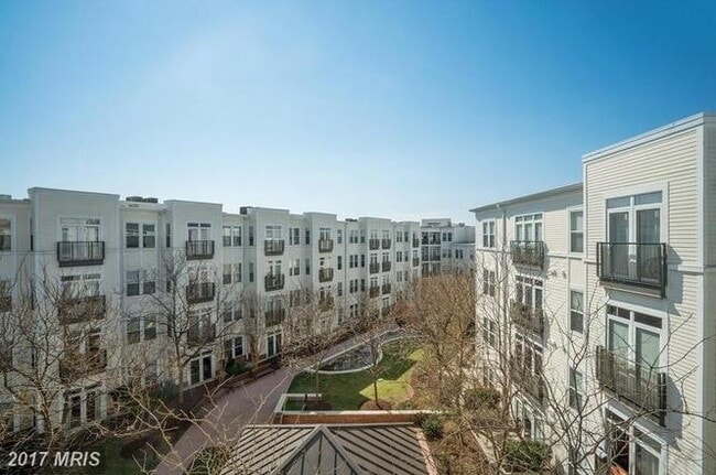 Building Photo - 1391 Pennsylvania Ave. SE