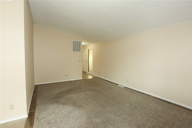 Building Photo - 39 Sheneman Dr