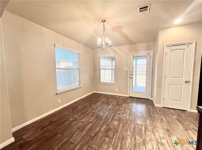 Building Photo - 738 Great Oaks Dr