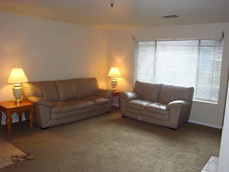 Large Living Room - 659 N 700 E