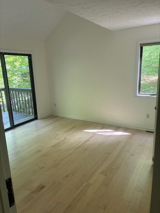 Building Photo - 2729 Poplar Ln