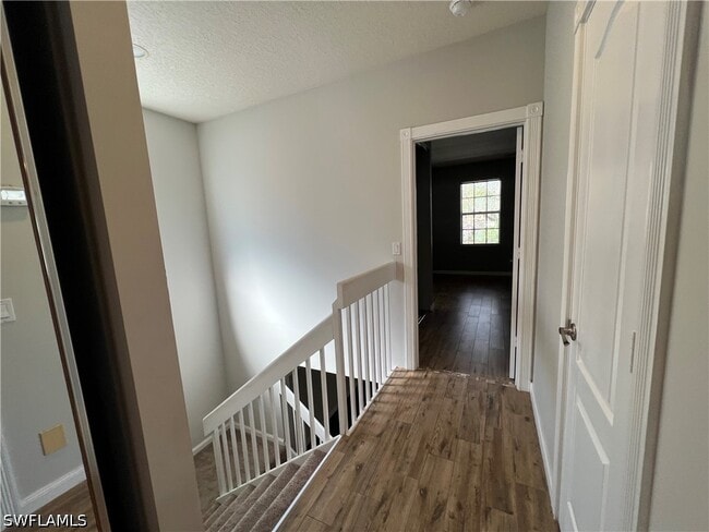 Building Photo - 5365 Cove Cir