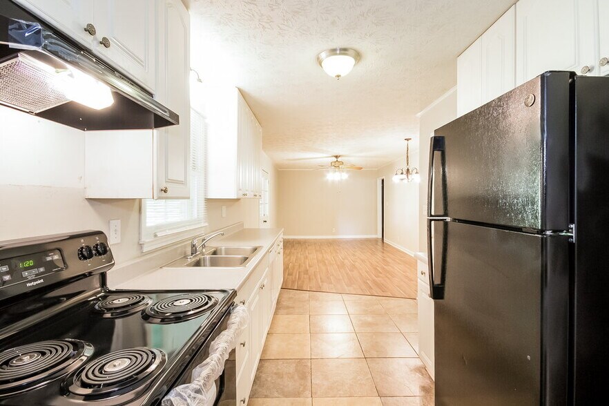 Building Photo - 3730 Sunny Hill Dr