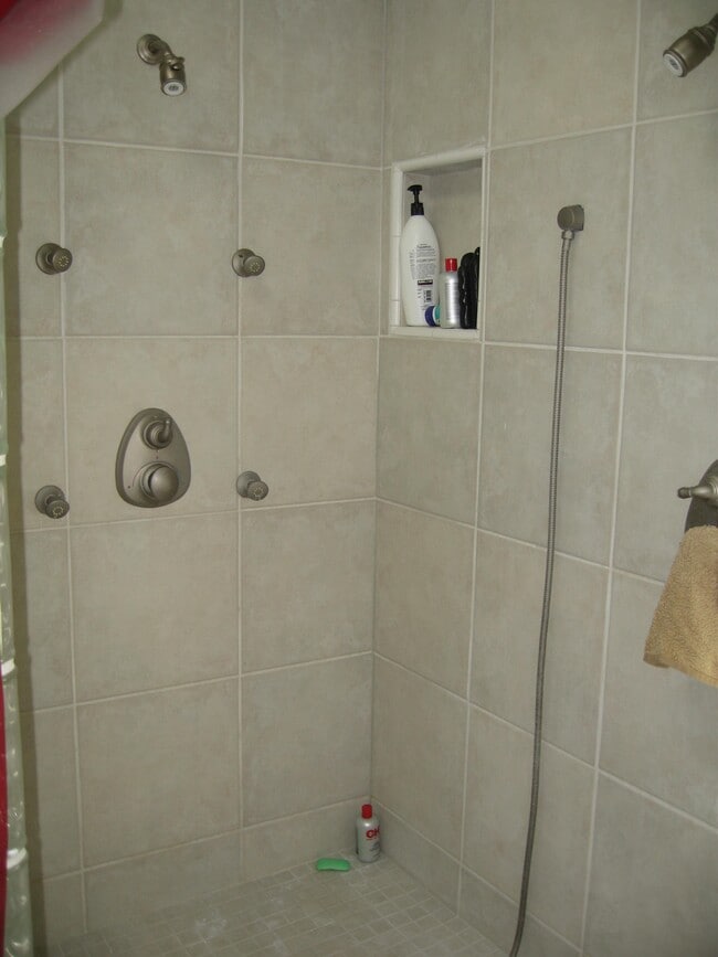 Building Photo - 1005 E 750 S