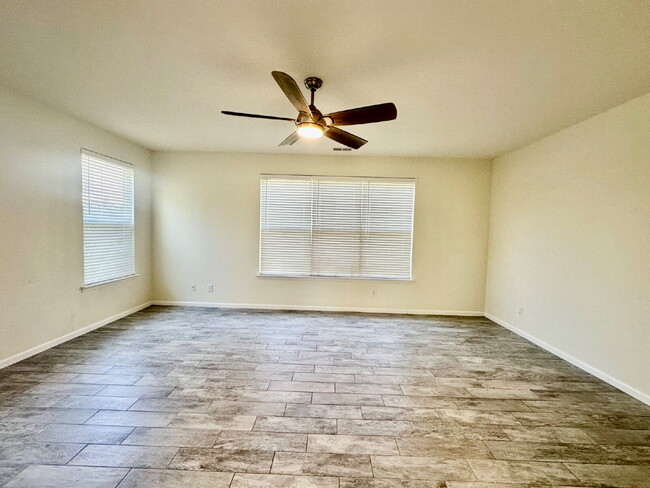 Building Photo - Bluffton Park Home Across from the Park wi...