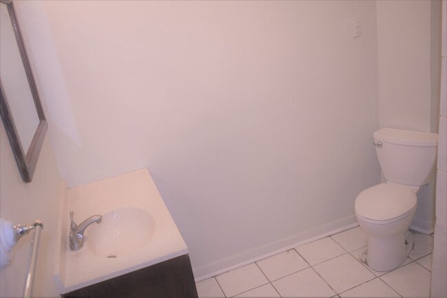 Building Photo - 4835 W Congress Pkwy